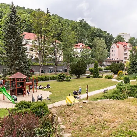 Nad šlikovkou 4*