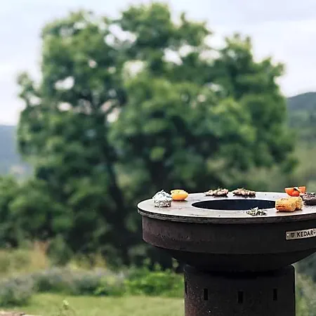 Nad šlikovkou 4*